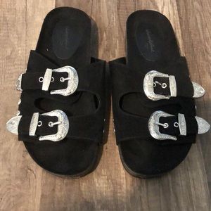 Universal Thread - Black sandals with a buckle